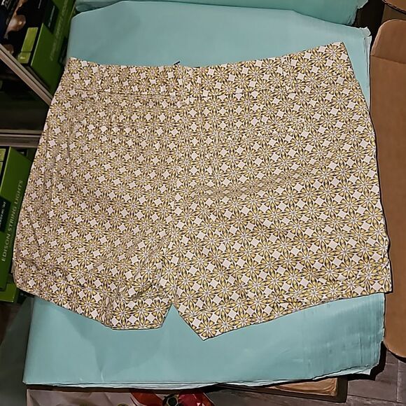 Banana Republic Shorts - Picture 2 of 3